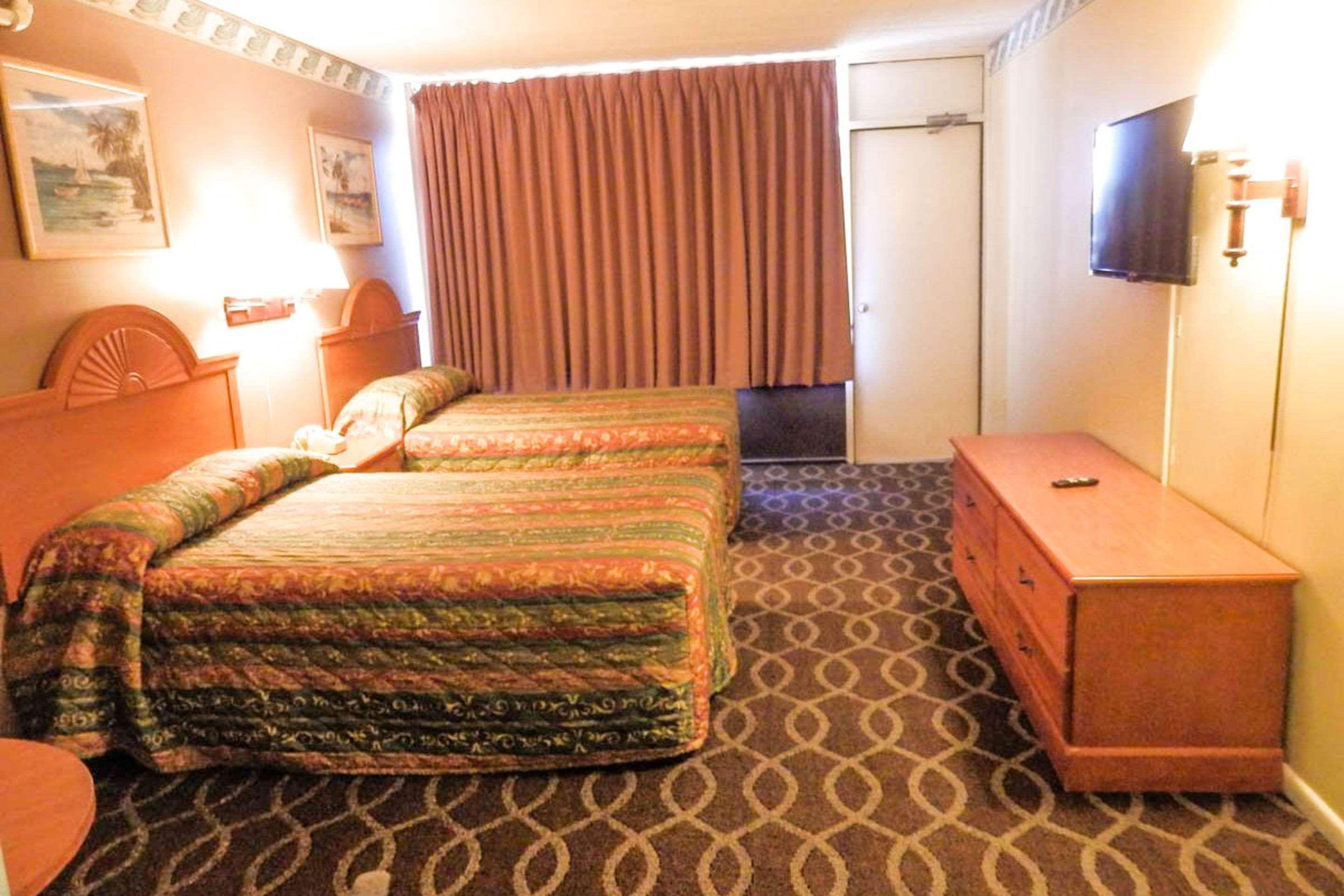 Red Roof Plus & Suites Virginia Beach - Seaside Extérieur photo