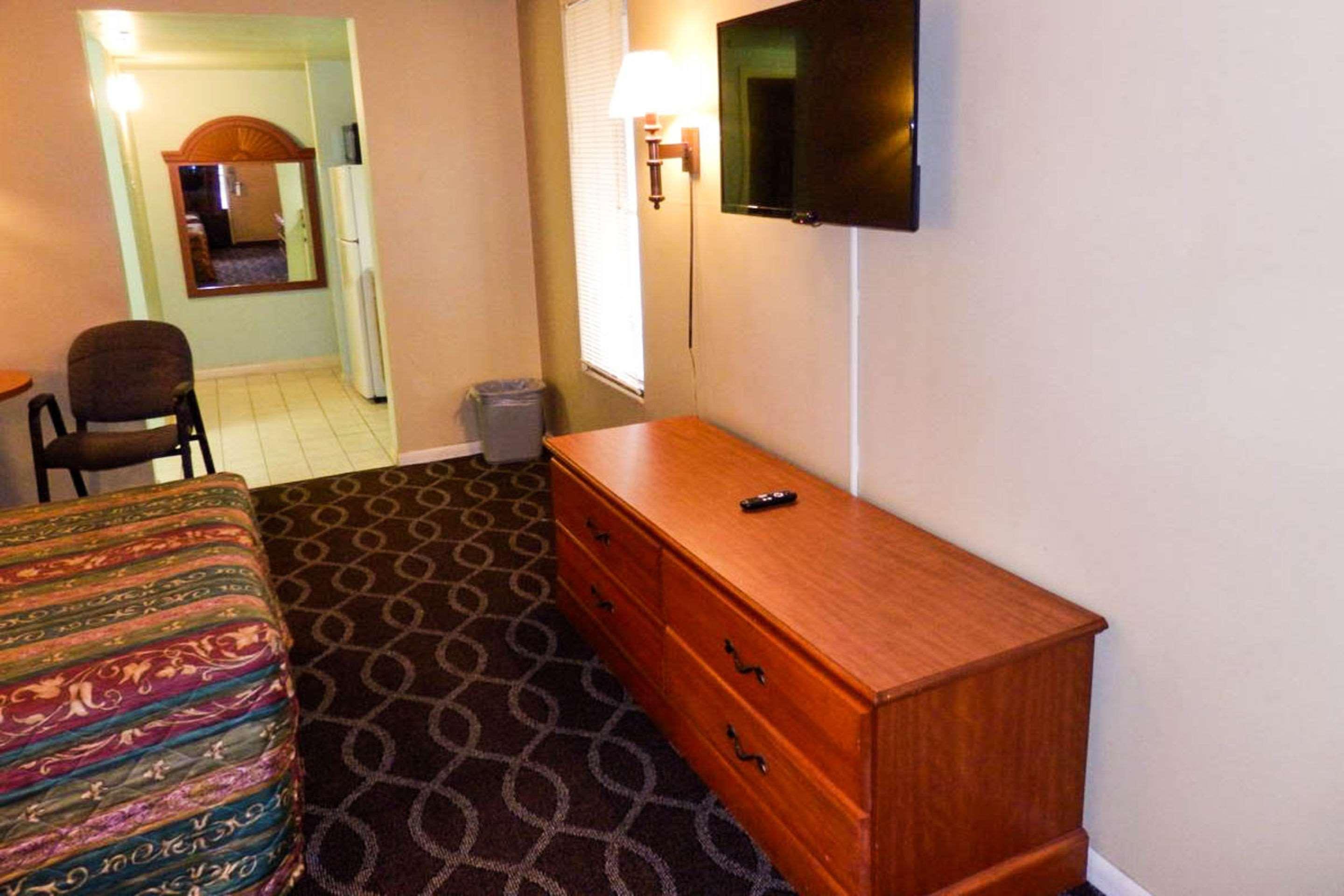Red Roof Plus & Suites Virginia Beach - Seaside Extérieur photo