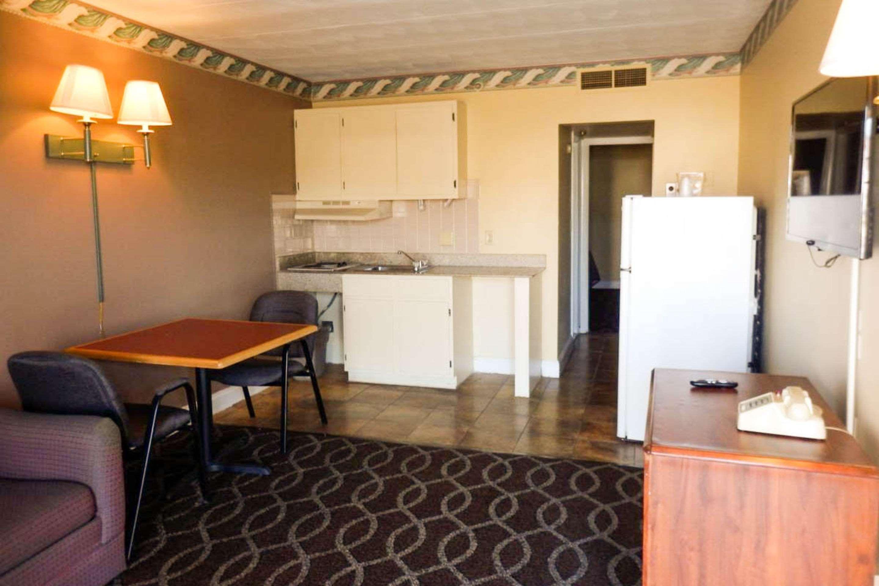 Red Roof Plus & Suites Virginia Beach - Seaside Extérieur photo