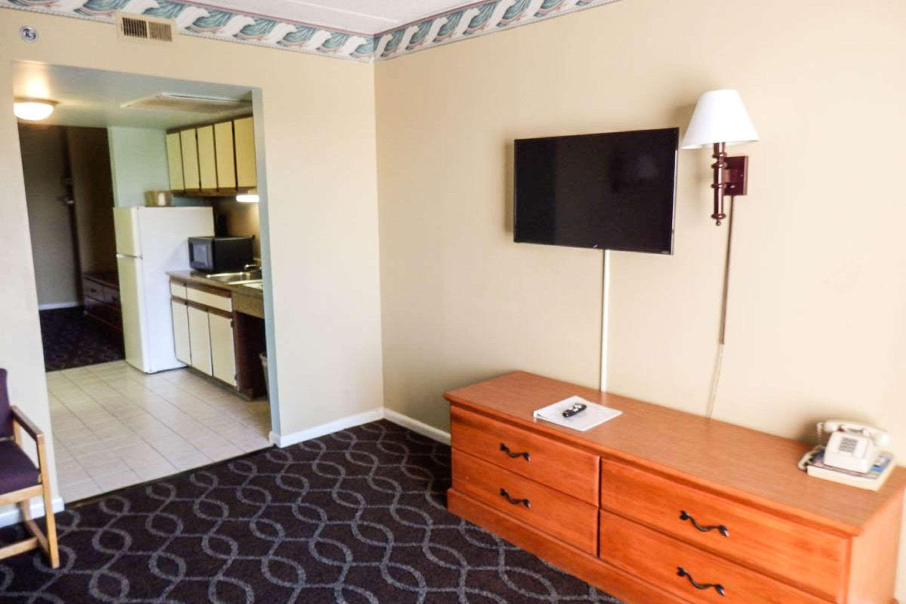 Red Roof Plus & Suites Virginia Beach - Seaside Extérieur photo