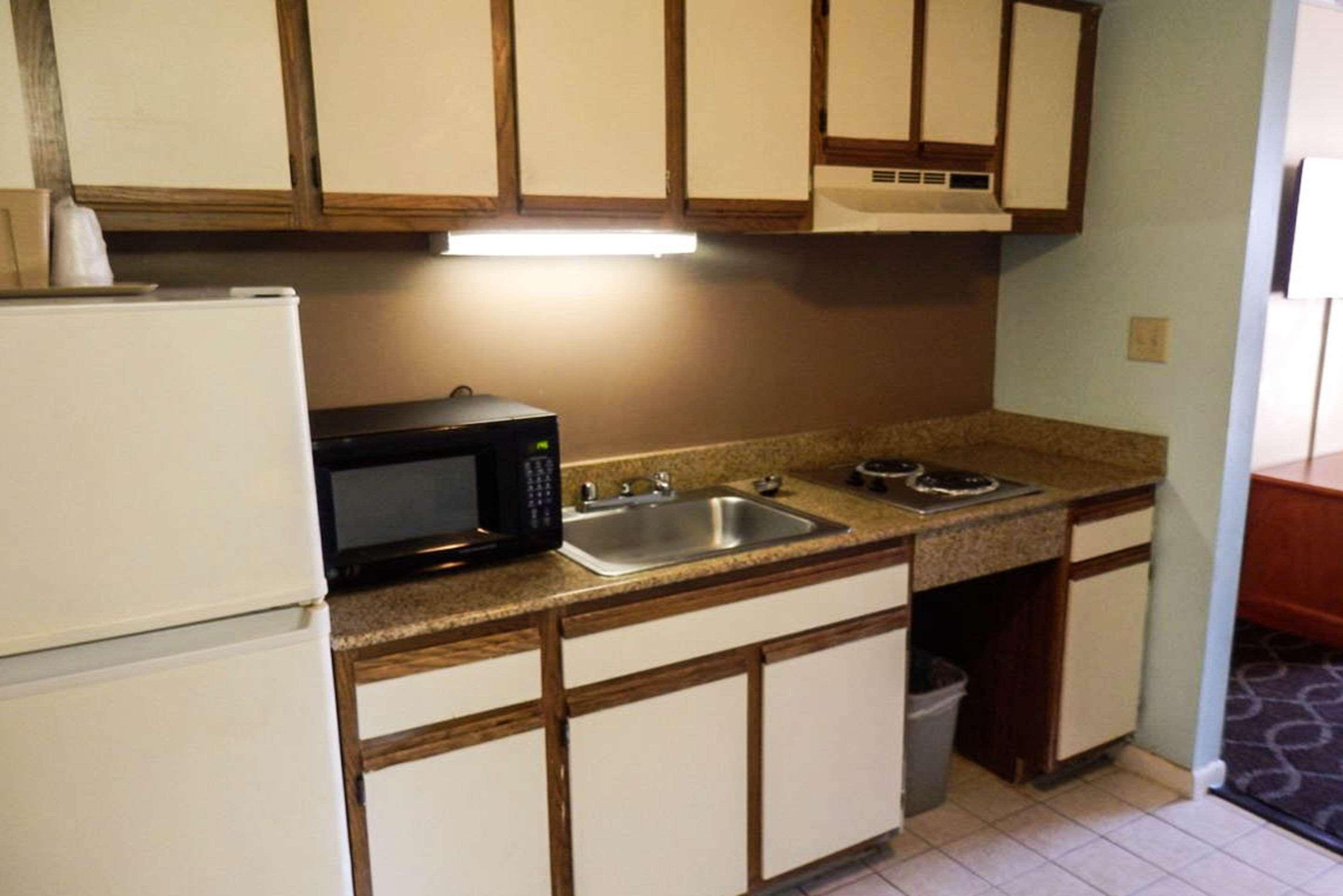 Red Roof Plus & Suites Virginia Beach - Seaside Extérieur photo