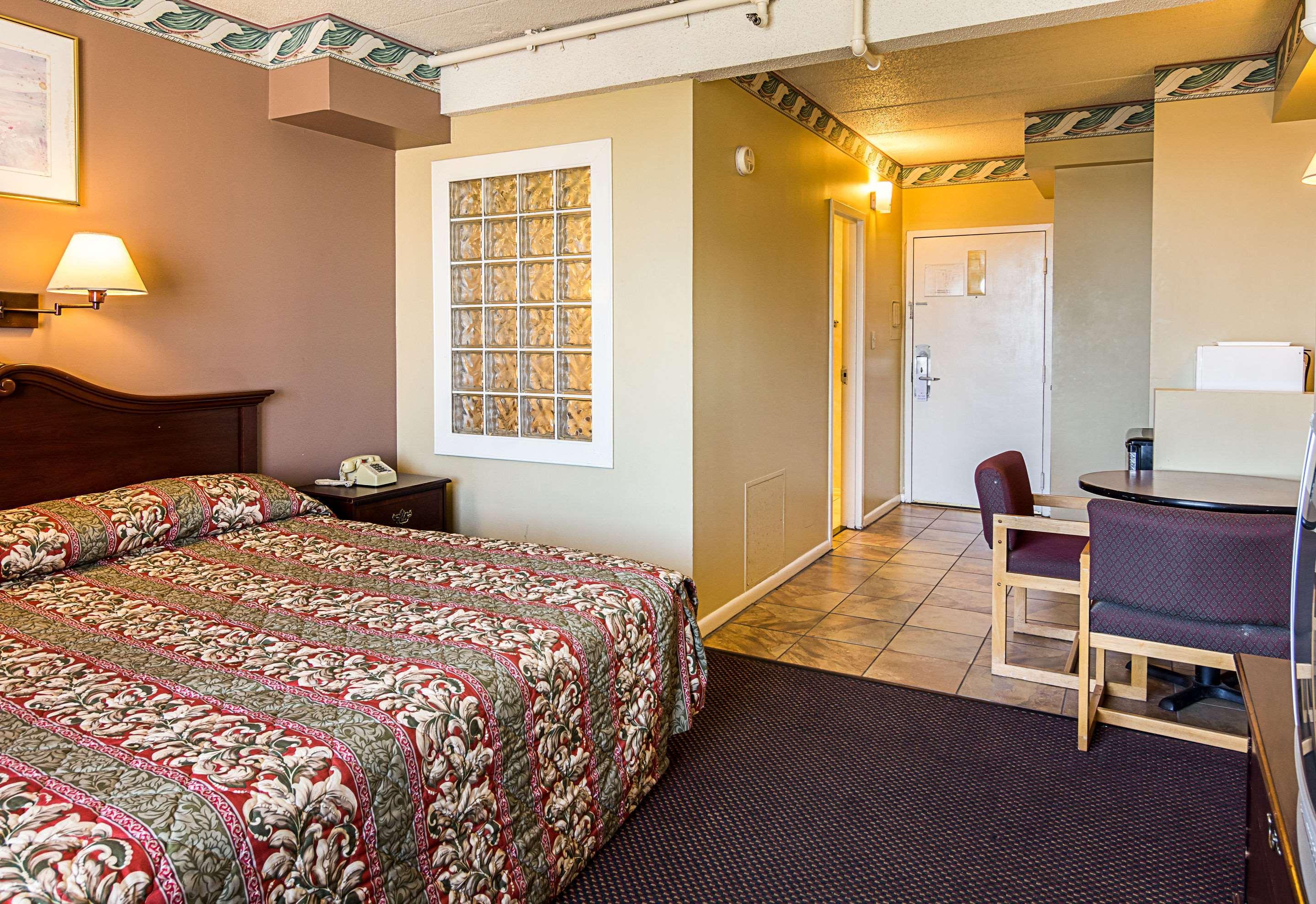 Red Roof Plus & Suites Virginia Beach - Seaside Extérieur photo