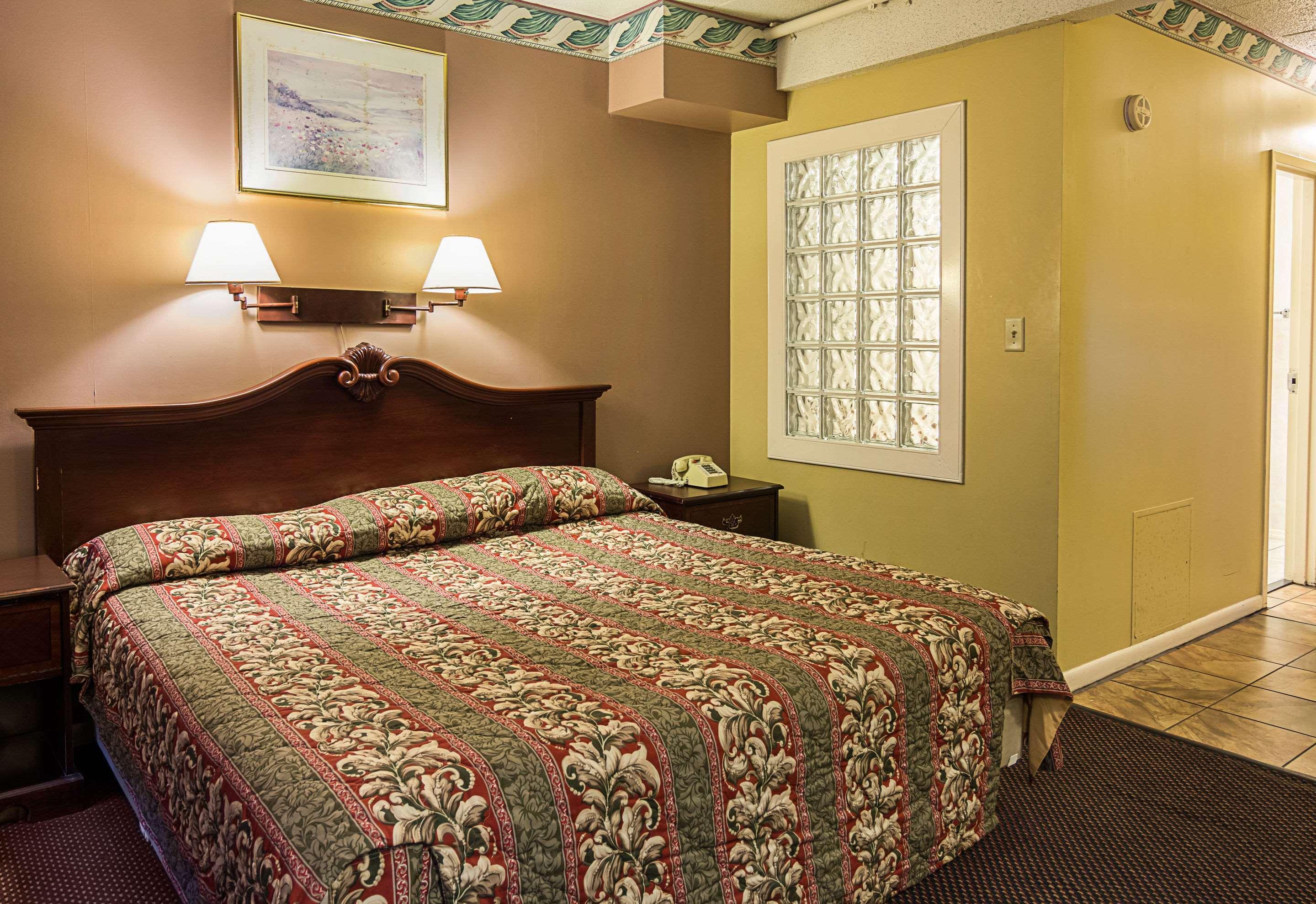 Red Roof Plus & Suites Virginia Beach - Seaside Extérieur photo