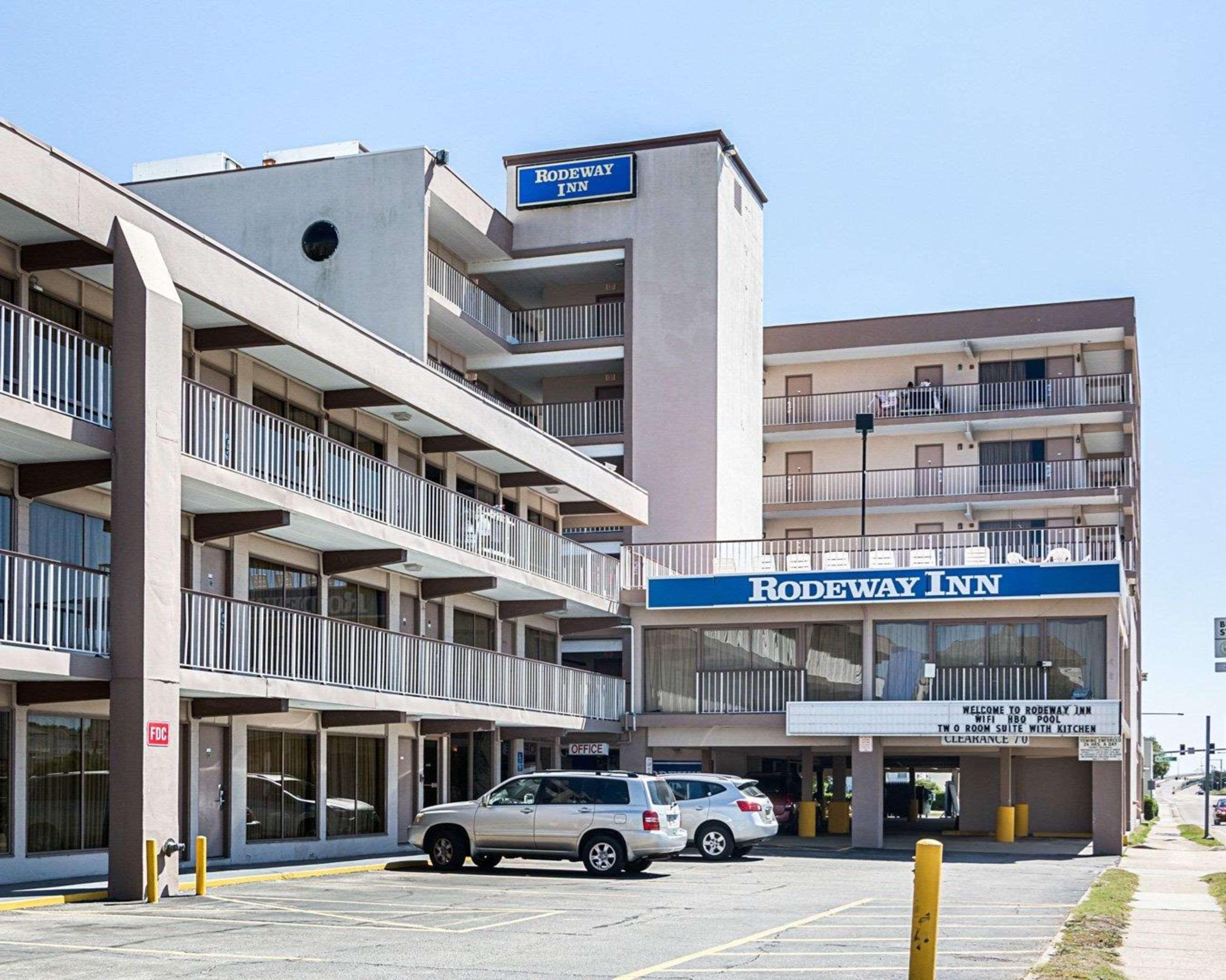 Red Roof Plus & Suites Virginia Beach - Seaside Extérieur photo