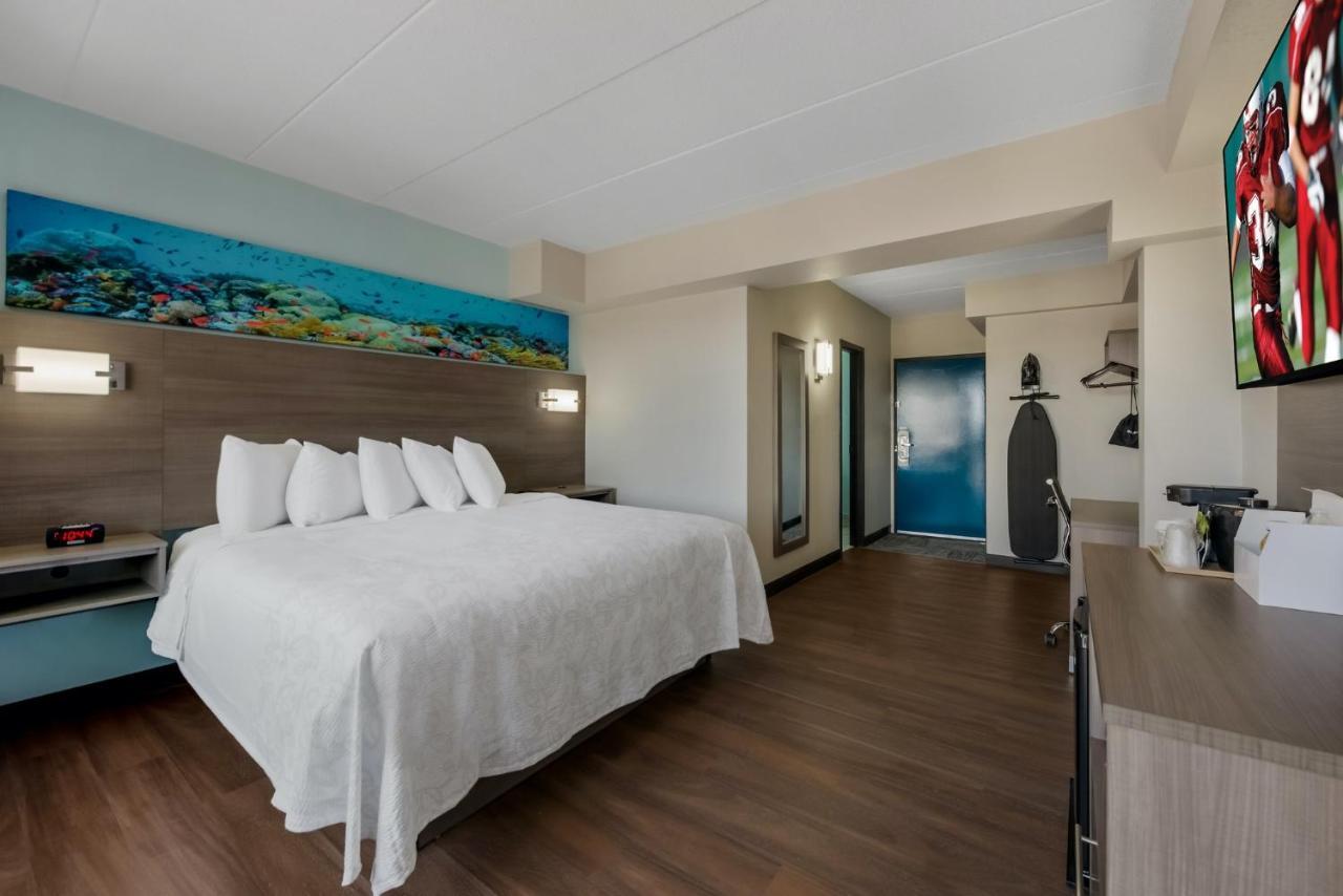 Red Roof Plus & Suites Virginia Beach - Seaside Extérieur photo