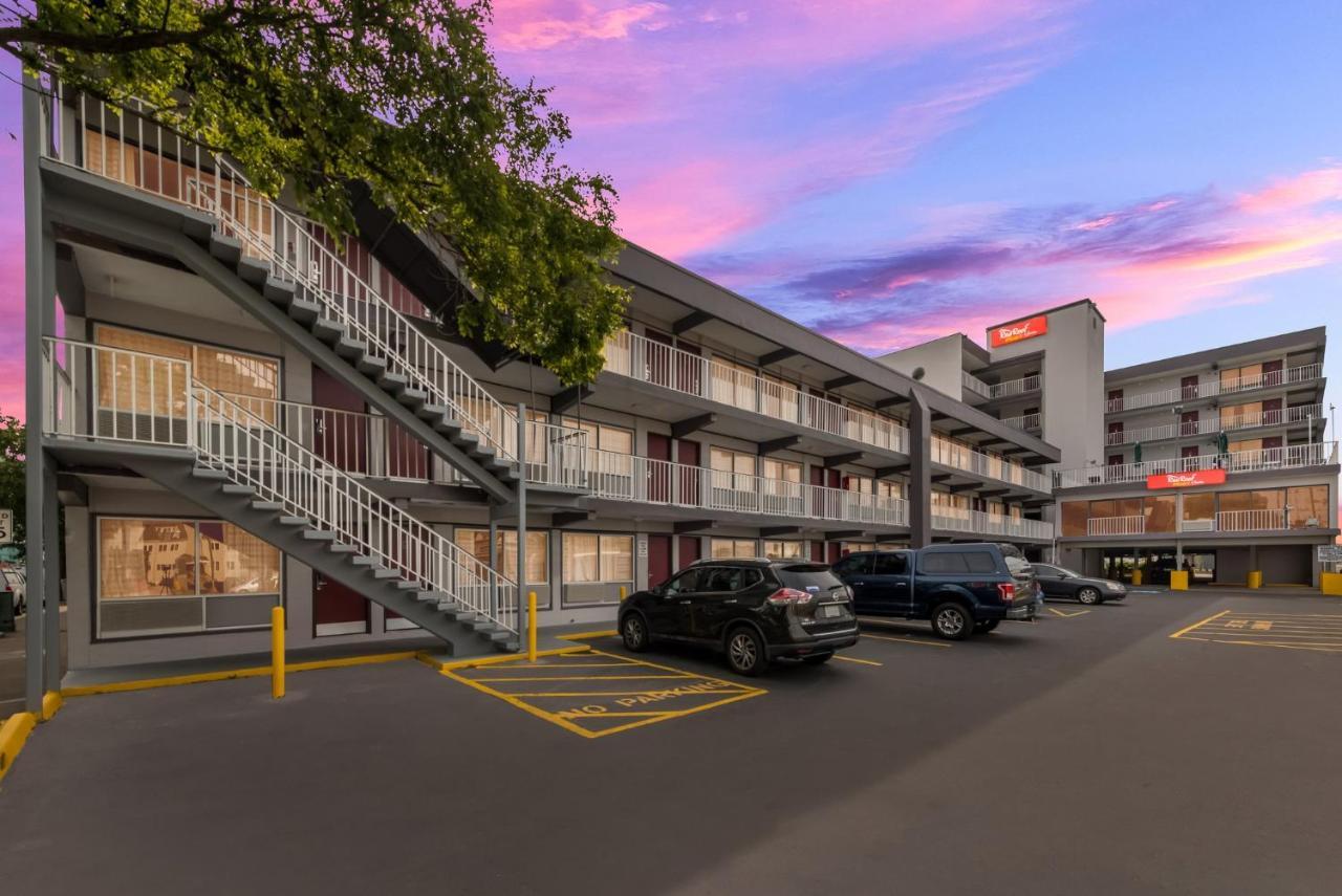 Red Roof Plus & Suites Virginia Beach - Seaside Extérieur photo