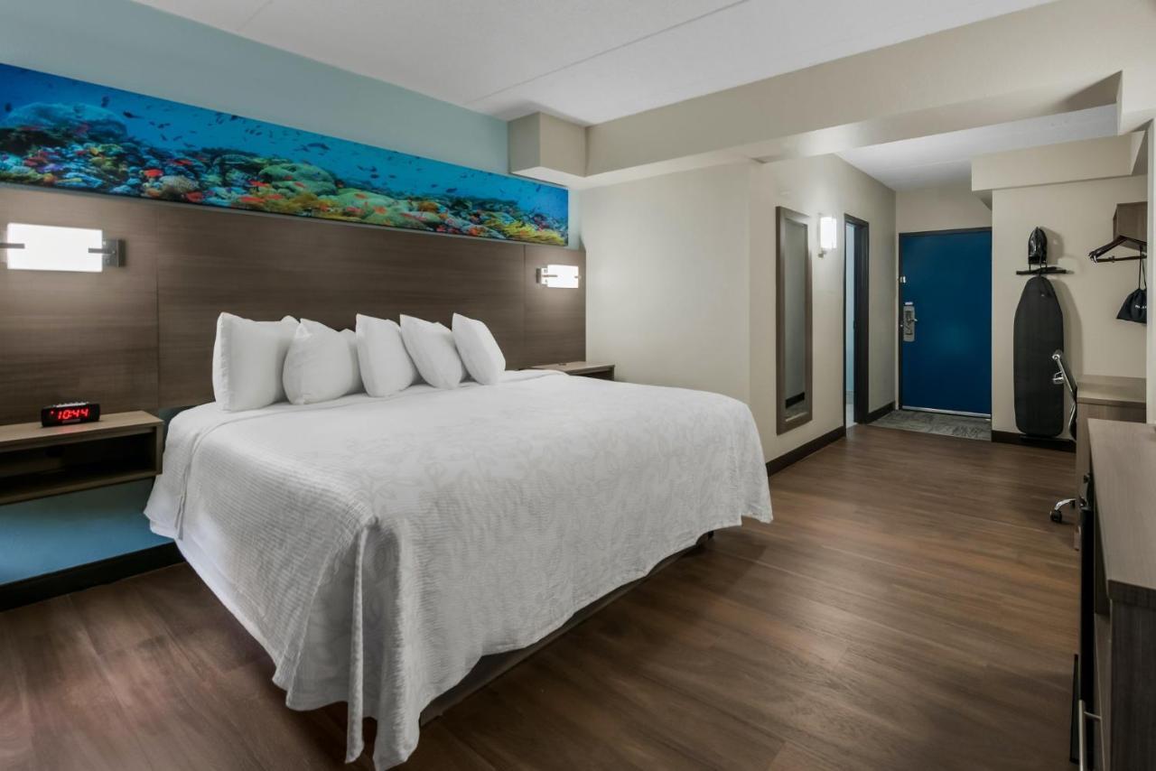 Red Roof Plus & Suites Virginia Beach - Seaside Extérieur photo